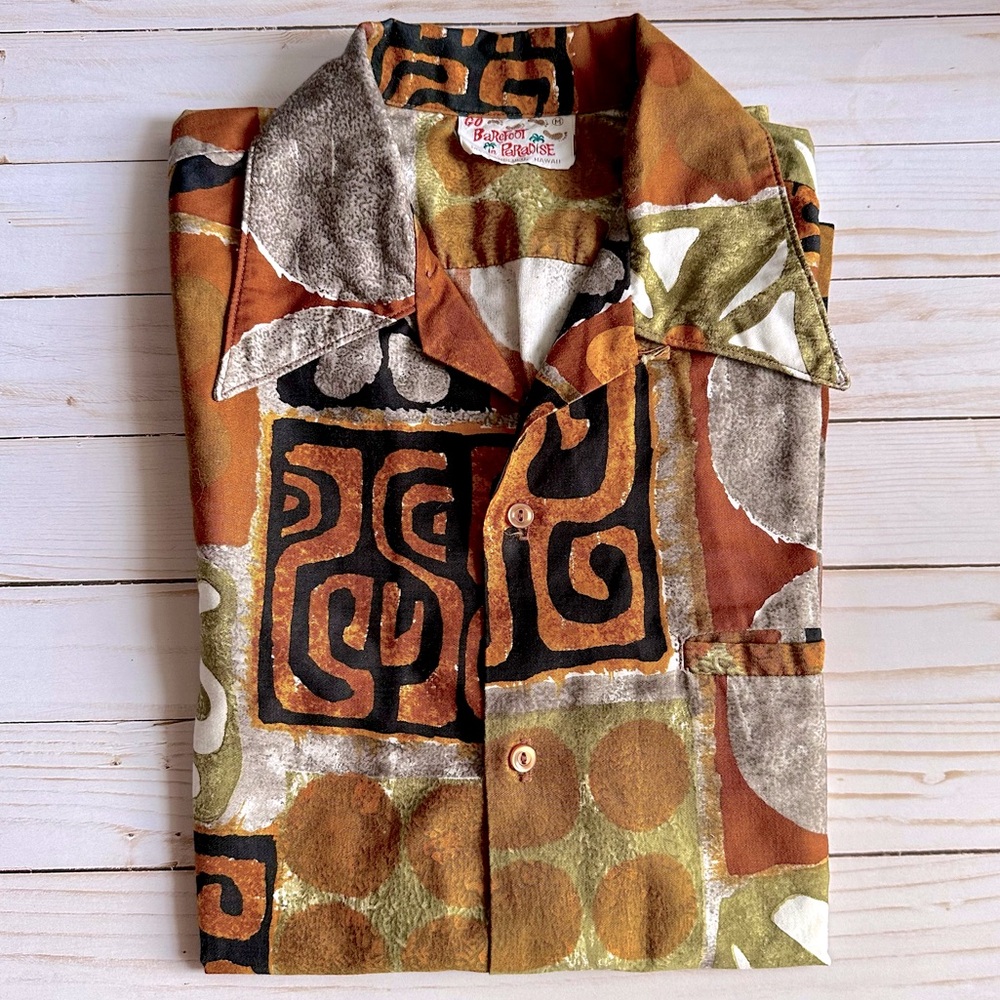Vintage 1960s/70s tiki Hawaiian shirt by Go Barefoot in Paradise Size medium